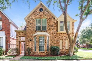 6637 Queensclub Dr in Houston, TX - Building Photo
