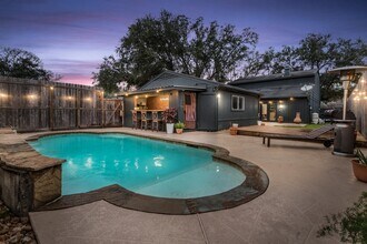 5885 Woodway Dr in Beaumont, TX - Building Photo - Building Photo