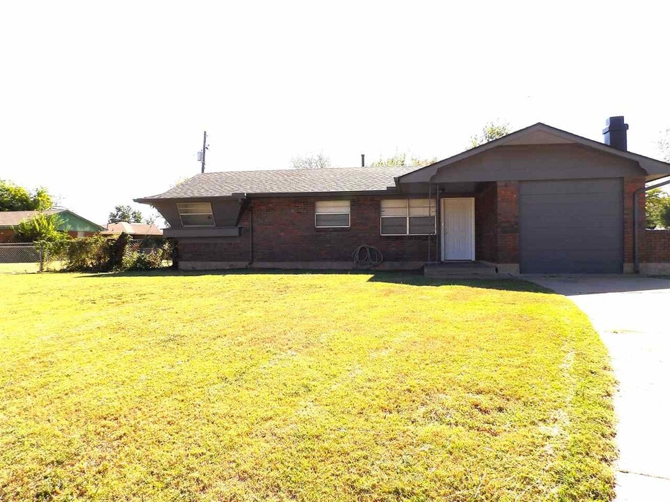 2355 NW 41st St in Lawton, OK - Foto de edificio