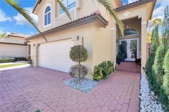 11222 NW 53rd Ln in Doral, FL - Building Photo - Building Photo