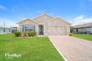 411 SE 24th St in Cape Coral, FL - Building Photo