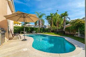 15241 Wilshire Ct in Pembroke Pines, FL - Building Photo - Building Photo