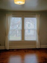 1513 Holmes Ave, Unit Upper in Racine, WI - Foto de edificio - Building Photo