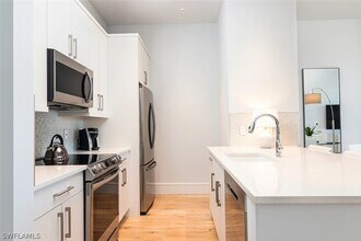 101 8th St S in Naples, FL - Foto de edificio - Building Photo