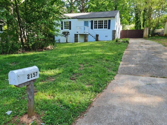 property at 2157 Doris Dr