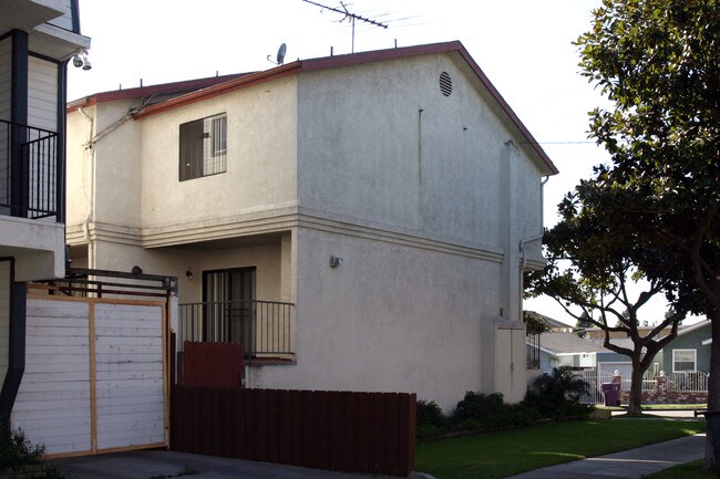 1490 Orizaba Ave in Long Beach, CA - Building Photo - Building Photo