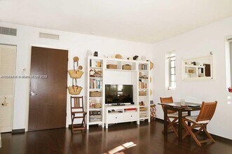 435 21st St, Unit 215 in Miami Beach, FL - Foto de edificio - Building Photo