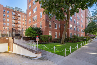 The Barclay Plaza in Forest Hills, NY - Building Photo - Building Photo