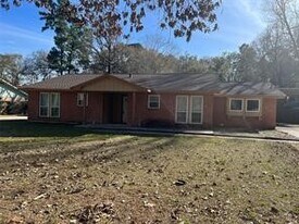 16064 Holly St in Porter, TX - Building Photo