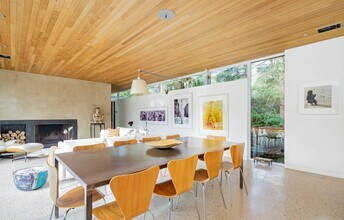 34 Westwood Rd in Wainscott, NY - Building Photo - Building Photo