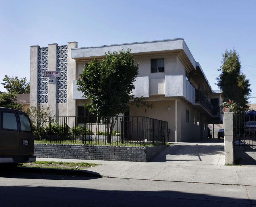 6651 Beck Ave in North Hollywood, CA - Building Photo