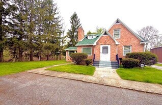99 Castle Creek Rd in Binghamton, NY - Building Photo