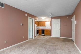 10 Kellogg Rd in Essex Junction, VT - Building Photo - Building Photo