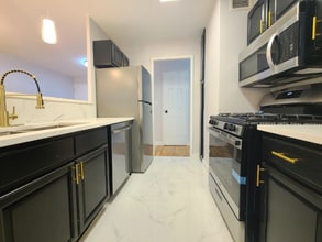 750 N Broad St in Elizabeth, NJ - Foto de edificio - Building Photo