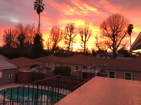 13744 Burbank Blvd in Los Angeles, CA - Building Photo