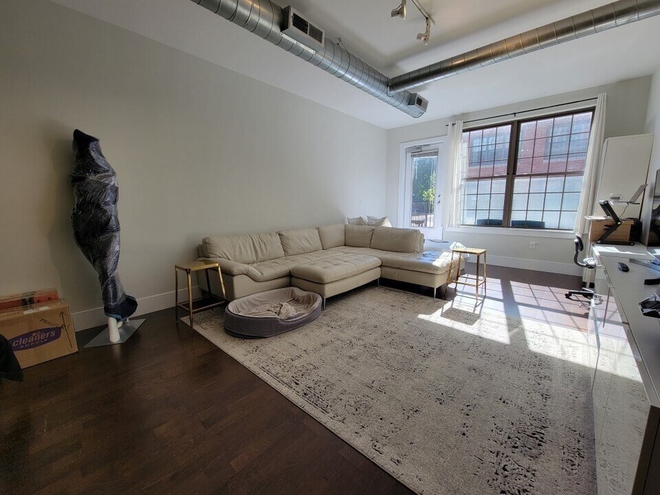 154 W 2nd St in Boston, MA - Building Photo