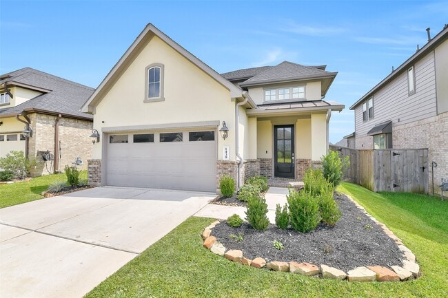 property at 1439 Northwood Blf Ln