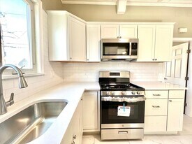 6 Holland St in Winchester, MA - Building Photo