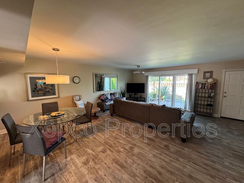46030 CA-74 in Palm Desert, CA - Foto de edificio