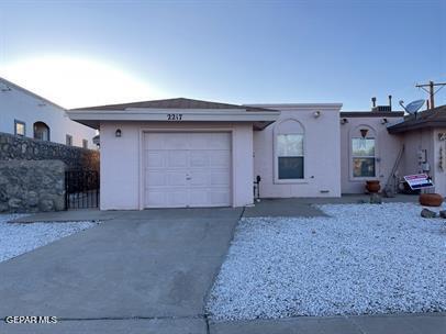 2217 King James Pl in El Paso, TX - Building Photo