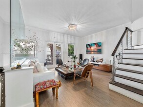 261 Navarre Ave, Unit 770-1E in Coral Gables, FL - Building Photo - Building Photo