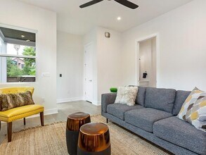 1111 Brookswood Ave in Austin, TX - Building Photo - Building Photo