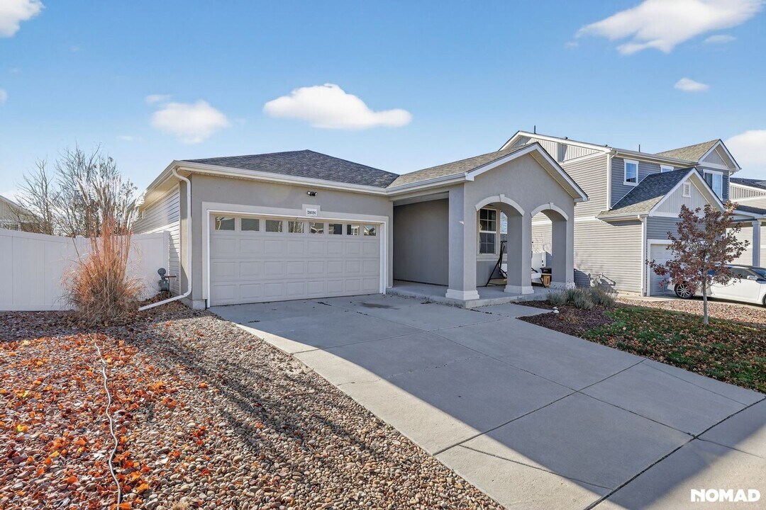 20194 Robins Dr in Denver, CO - Building Photo