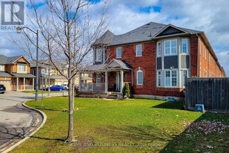 355 Chuchmach Cl in Milton, ON - Building Photo - Building Photo