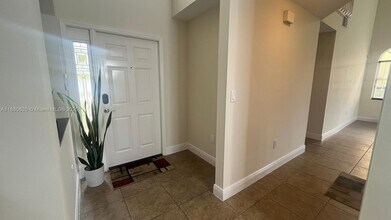 1376 NW 192nd Ave in Pembroke Pines, FL - Building Photo - Building Photo