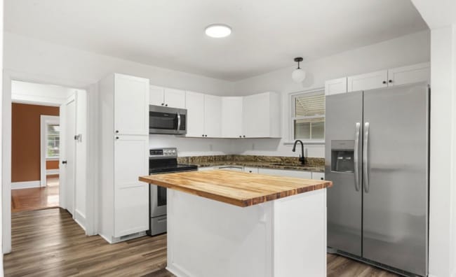 2416 Sherry Rd in Louisville, KY - Building Photo - Building Photo