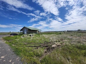 23802 W McFarlane Rd in Medical Lake, WA - Building Photo - Building Photo