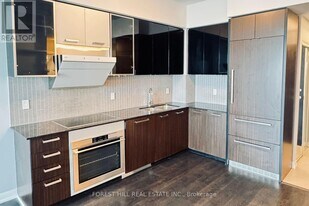 5162 Yonge St in Toronto, ON - Building Photo