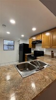 20810 NE 8th Ct in Miami, FL - Foto de edificio - Building Photo