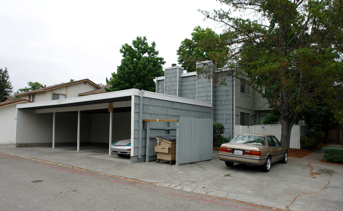 901 Civic Center Dr in Rohnert Park, CA - Foto de edificio