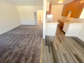 2115 Placentia Ave, Unit 24 in Costa Mesa, CA - Building Photo - Building Photo