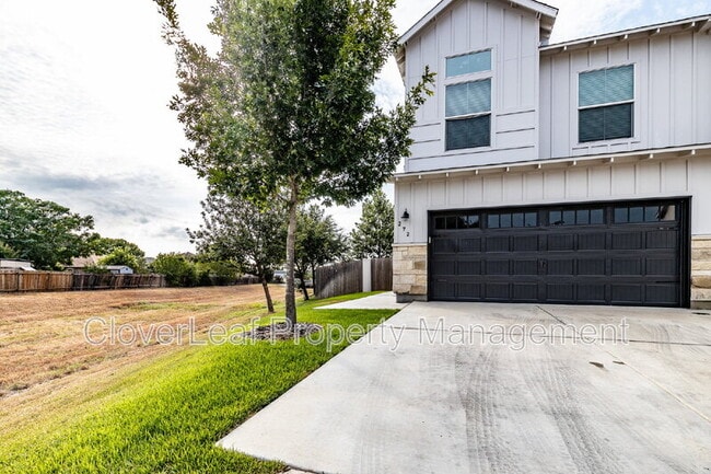 272 Sapphire Dr in New Braunfels, TX - Building Photo - Building Photo