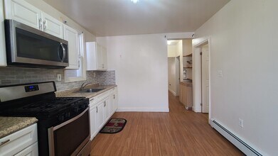 32 Armstrong Ave in Jersey City, NJ - Building Photo - Building Photo