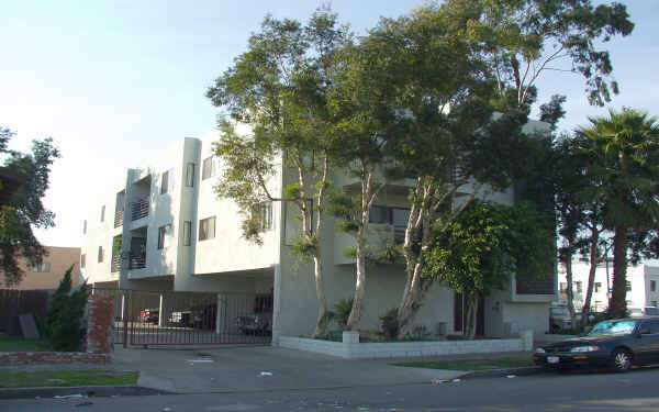 1165 Locust Ave in Long Beach, CA - Building Photo - Building Photo