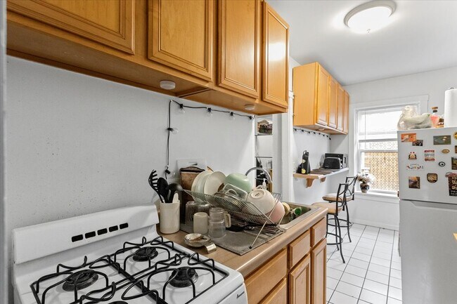 656 W Oakdale Ave, Unit 2 in Chicago, IL - Building Photo - Building Photo