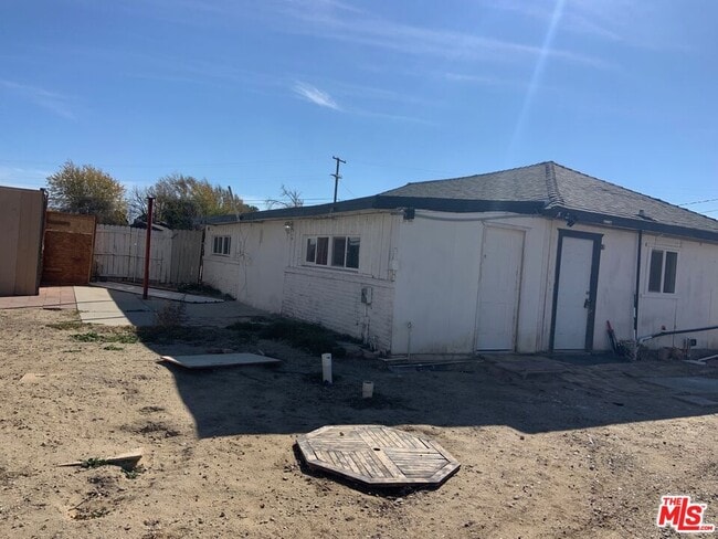 property at 4908 Fort Tejon Rd