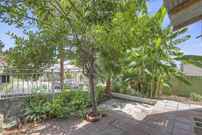 3220 E 6th St in Los Angeles, CA - Foto de edificio - Building Photo