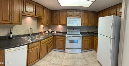 7840 E Camelback Rd in Scottsdale, AZ - Building Photo - Building Photo