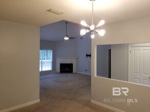 105 Diane Cir in Daphne, AL - Foto de edificio - Building Photo