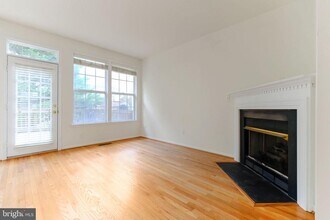 2621 Tarleton Corner Dr in Herndon, VA - Building Photo - Building Photo