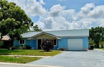 1061 Rushmore Dr in Holiday, FL - Building Photo - Building Photo