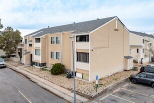 High Hollows in Aurora, CO - Building Photo