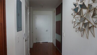 2681 N Flamingo Rd in Pembroke Pines, FL - Building Photo - Building Photo