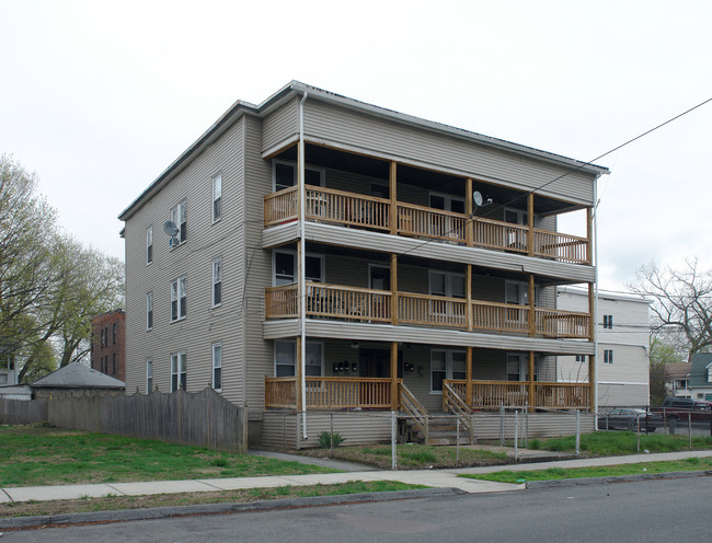 18 Bemis St in Chicopee, MA - Foto de edificio - Building Photo