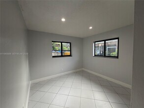1454 SW 33rd St in Fort Lauderdale, FL - Building Photo - Building Photo