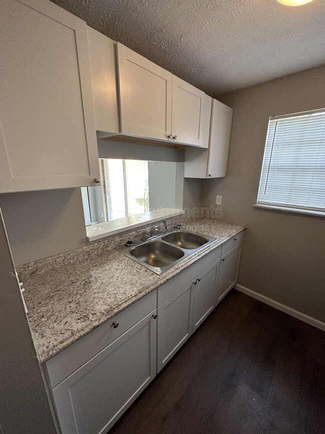 6219 Graceland Ave in Cincinnati, OH - Building Photo - Building Photo